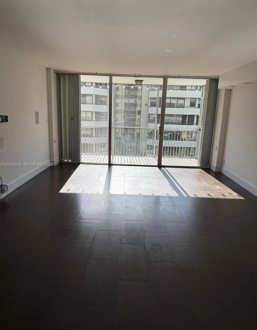 Island Breakers Condo — Photo 1