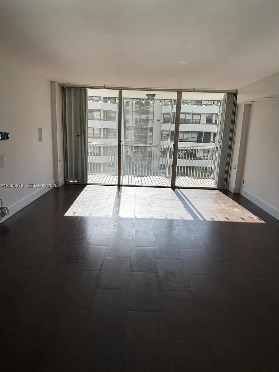 Photo 1 of 13 - 150 Ocean Lane Dr #6F - Key Biscayne, FL Primary Photo - 150 Ocean Lane Dr #6F