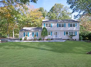 150 Primrose Ln, Fairfield, CT 06825