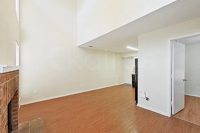 2 bed, 2.0 bath, 1000 sqft, $1,695 — Photo 2