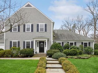 4 Rabbit Run, Glen Cove, NY 11542