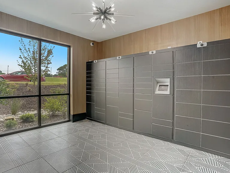 24/7 Secure Package Retrieval Lockers