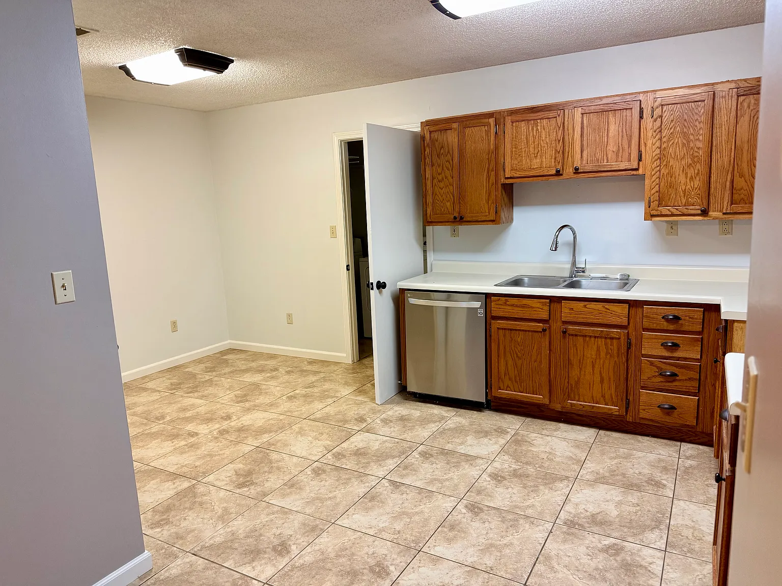 2 bed, 1000 sqft, $1,000 — Photo 4
