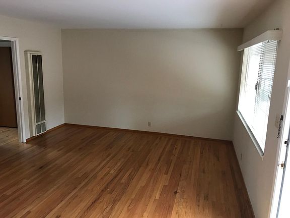 2nd image of 540 University Dr APT 4