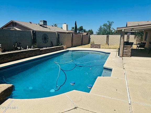 5th image of 4035 W DAHLIA Drive