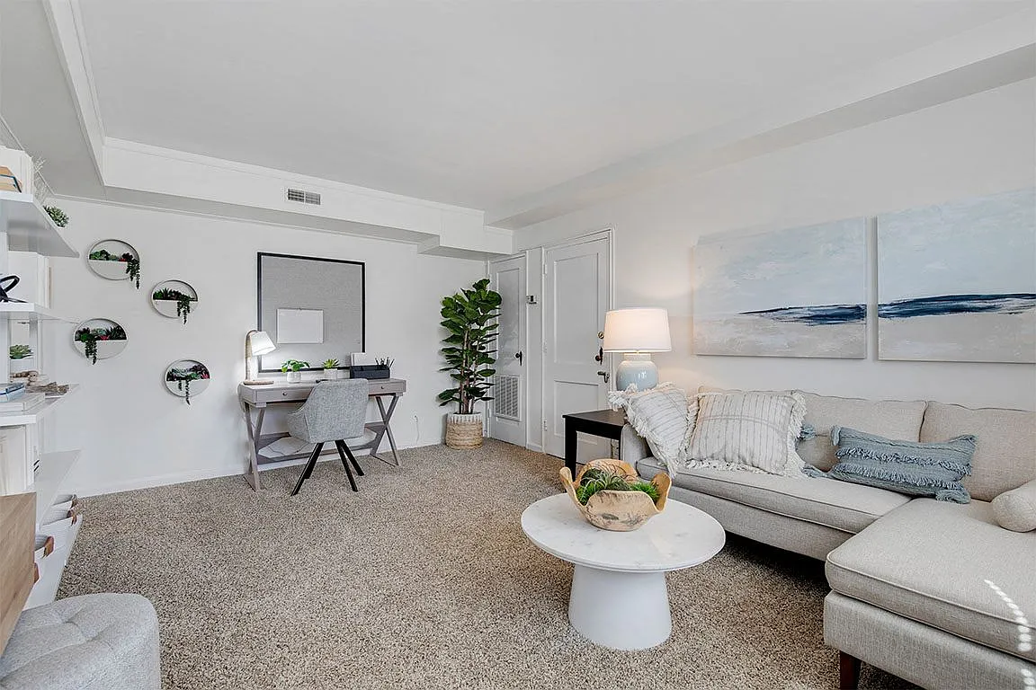 Cross Country Manor Apartments — Photo 1