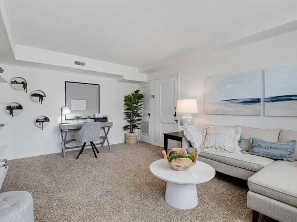 Cross Country Manor Apartments