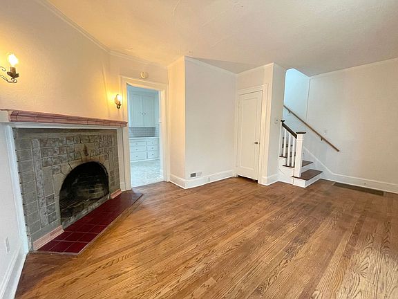 4th image of 410-416 NE Holland St #410