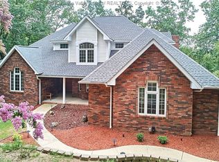 320 Tea Table Rd, Nitro, WV 25143