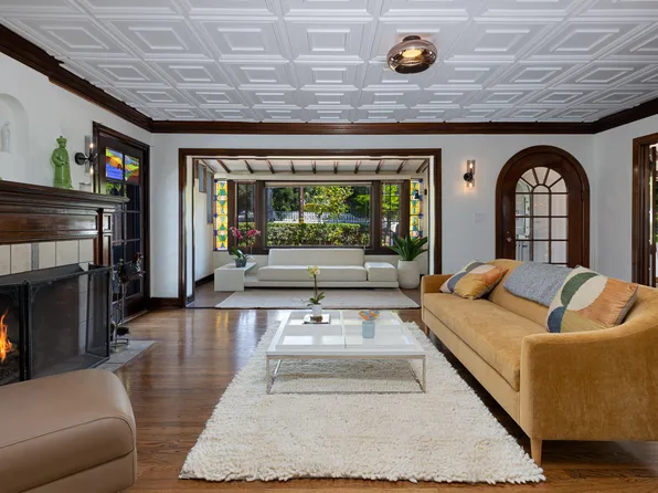 2335 State St, Santa Barbara, CA 93105