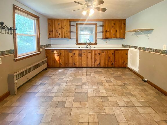 2nd image of 6 Oak Dr