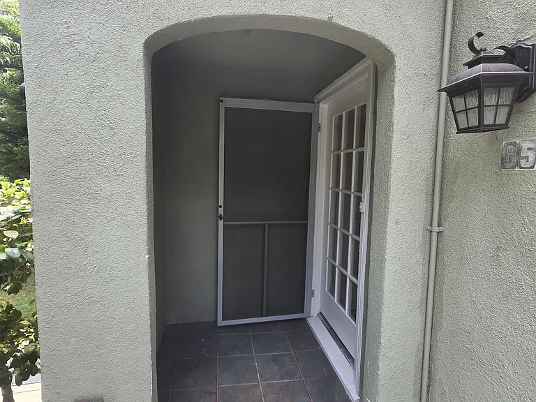85 S Grand Oaks Ave — Photo 4