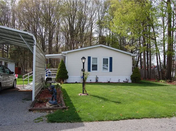 35 Emerald Dr, Grove City, PA 16127