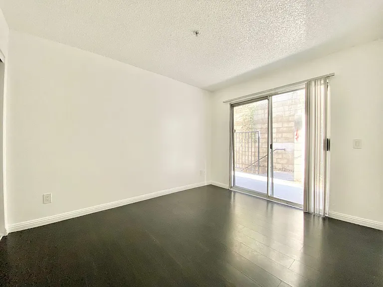 256 S Rampart Blvd — Photo 23