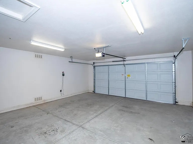 10313 E 38th Pl — Photo 15