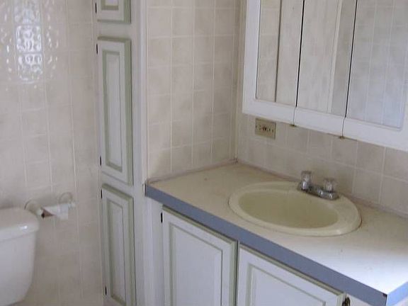 2nd image of 5 Arbor Ave