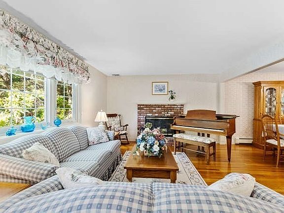4th image of 22 Marrett Rd