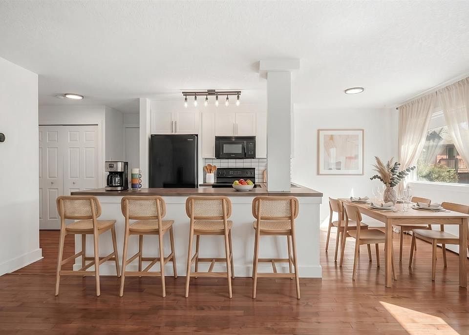 1st image of 2110 E 15th St SW #7