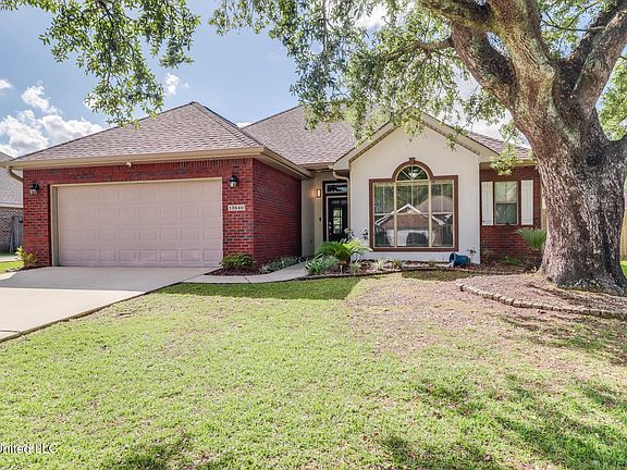 2nd image of 13640 Hidden Oaks Dr