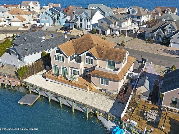 3rd image of 3290 Churchill Dr