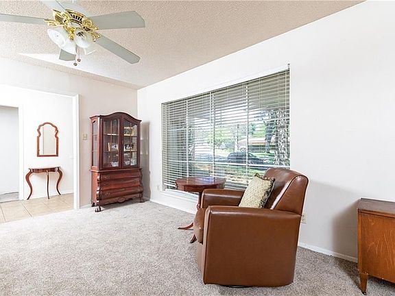 4th image of 811 Vail Dr