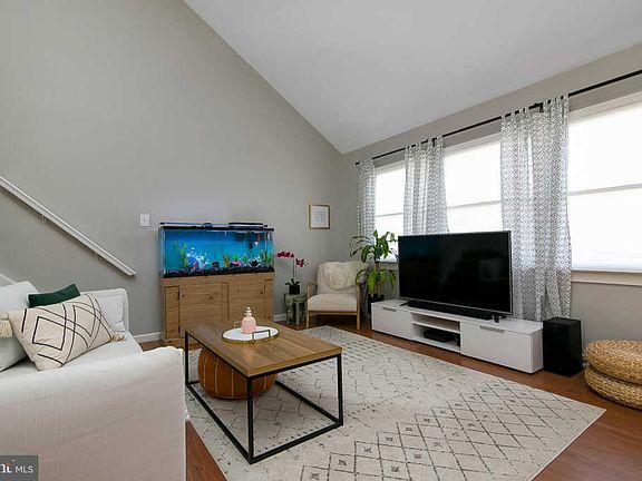 5th image of 119 Bayberry St