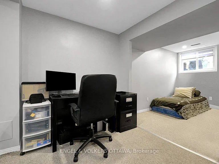 76 McDermot Ct #22 — Photo 23