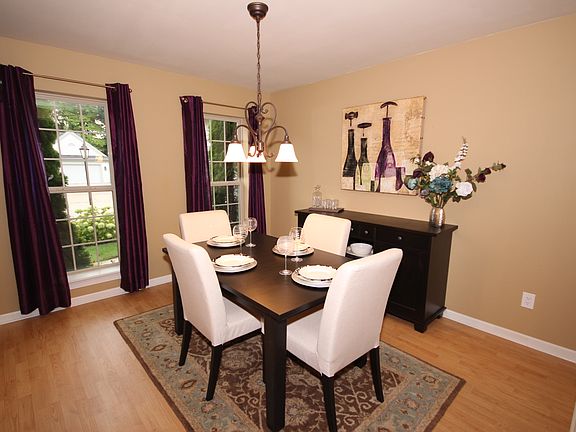 4th image of 947 Dana Ln