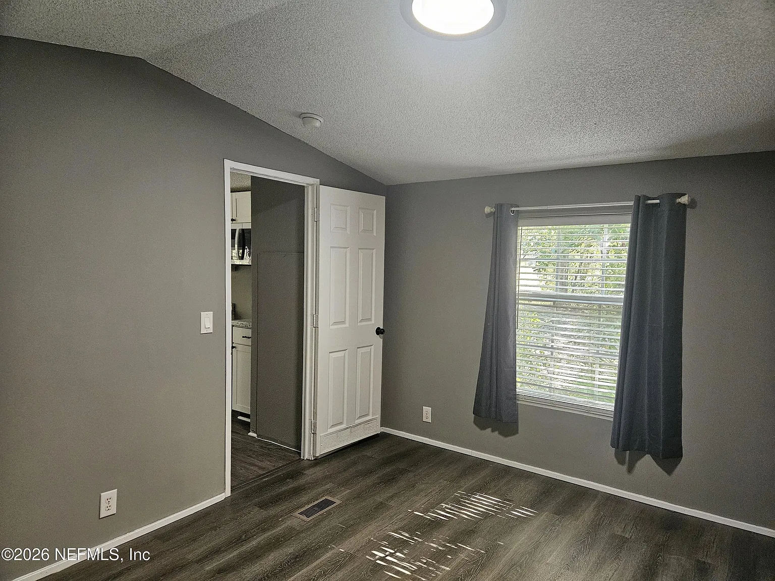 3 bed, 2.0 bath, 924 sqft, $1,650 — Photo 4