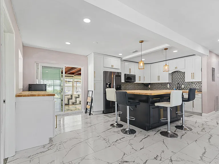 1820 SW 22nd Ave — Photo 15