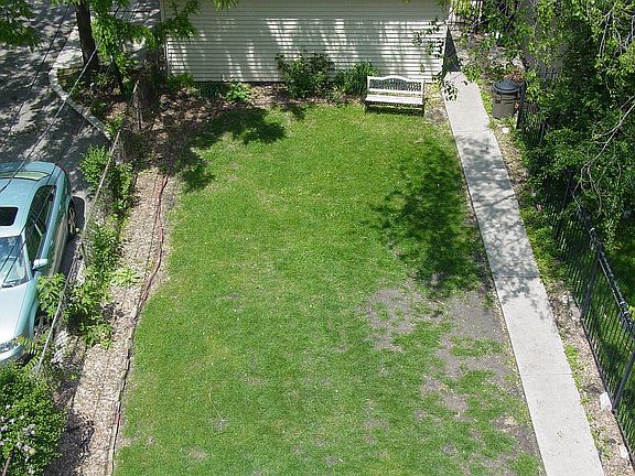 2nd image of 2122 W Schiller St #2