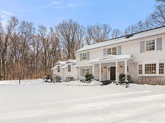 3rd image of 19 Circle Road