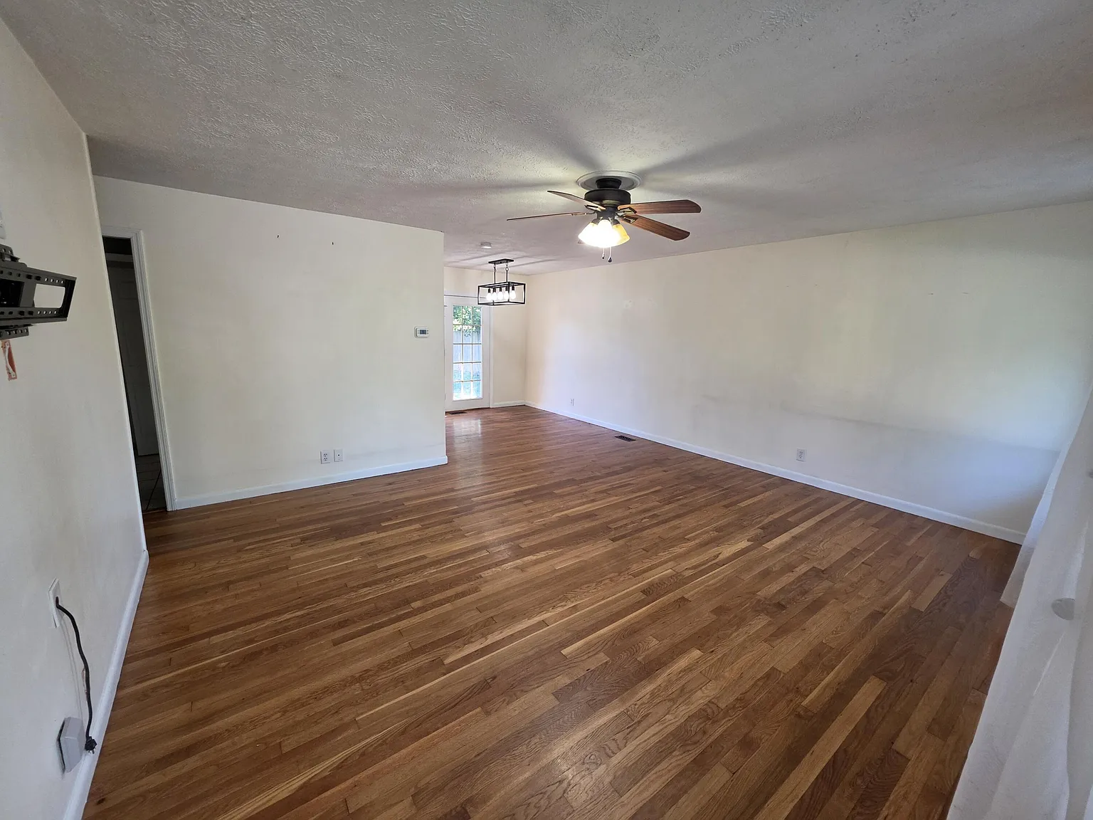 3 bed, 1.0 bath, 1090 sqft, $1,750 — Photo 4