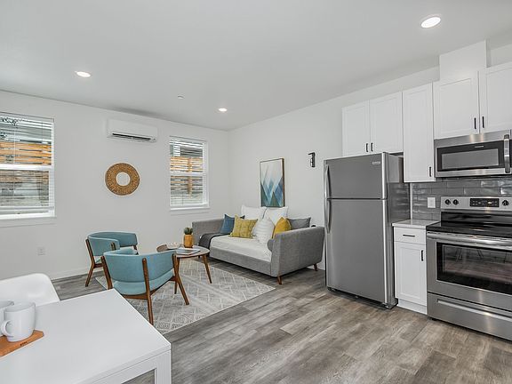 3rd image of 6430 N Montana Ave #105
