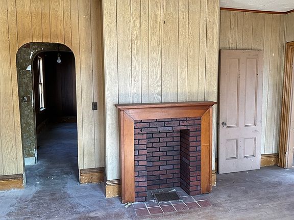 5th image of 107 West St