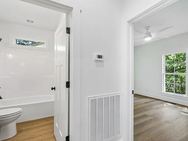 112 Rogers Ave — Photo 30