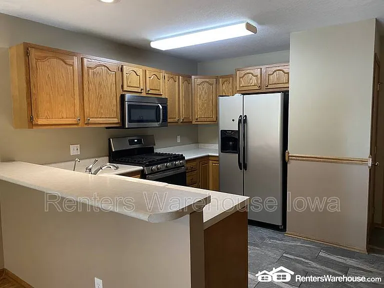 737 Kitterman Cir — Photo 2