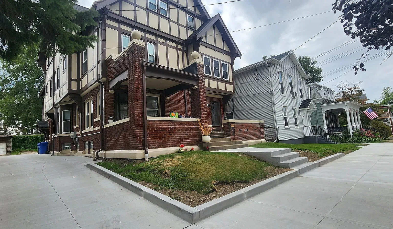 325w9th — Photo 2