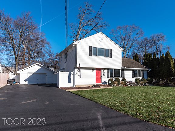 3rd image of 118 Linden St