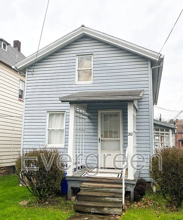 212 E Walnut St