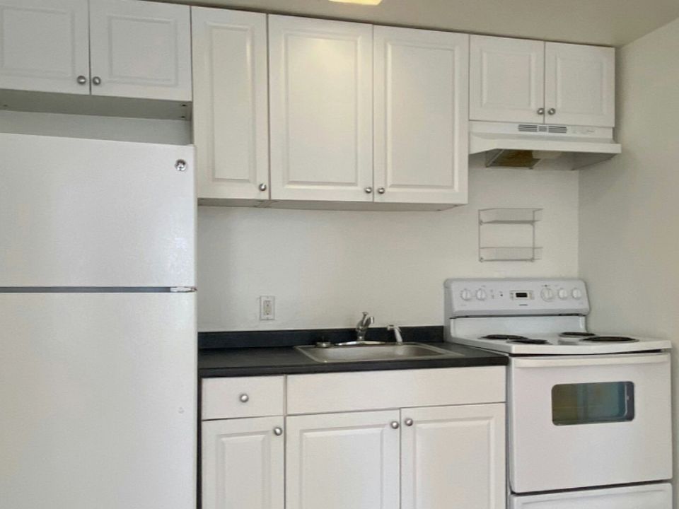 2nd image of 530 Beacon St #17