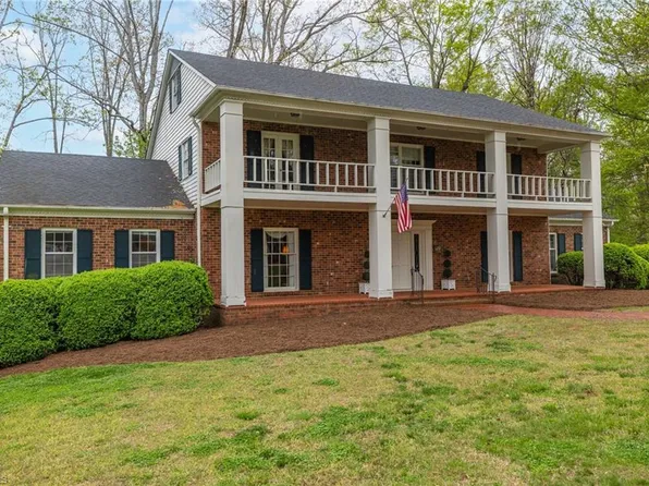 1015 Oakcrest Dr, Reidsville, NC 27320