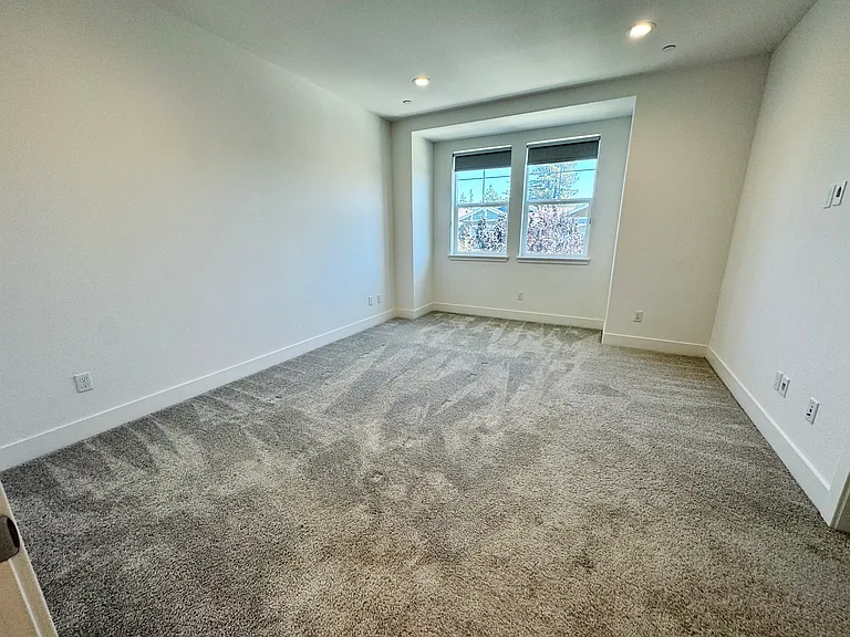 3551 Teeling Way — Photo 7
