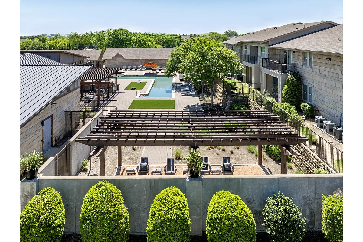 Building Photo - The Pradera