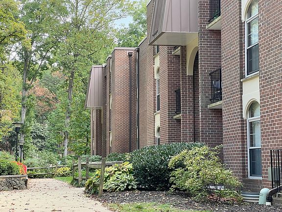 3322 Woodburn Village