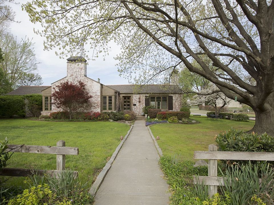 Gorgeous landscaping, corner lot