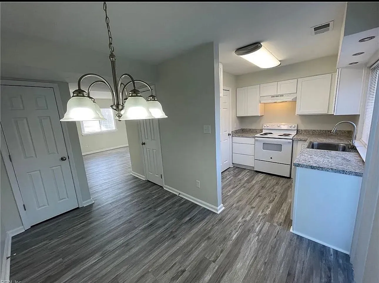 1304 Green Cedar Ln — Photo 1