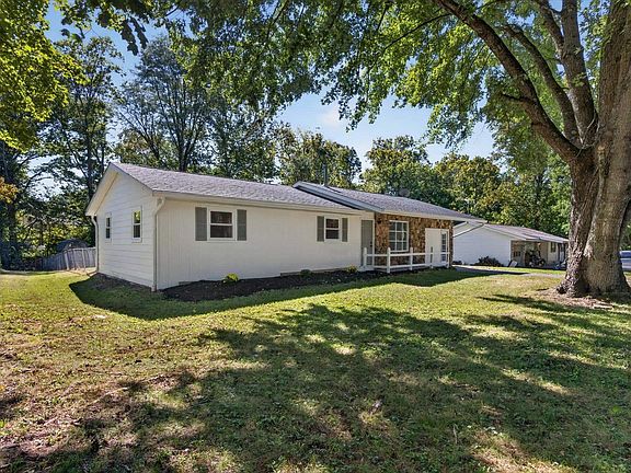 5th image of 4270 N Ridgewood Dr