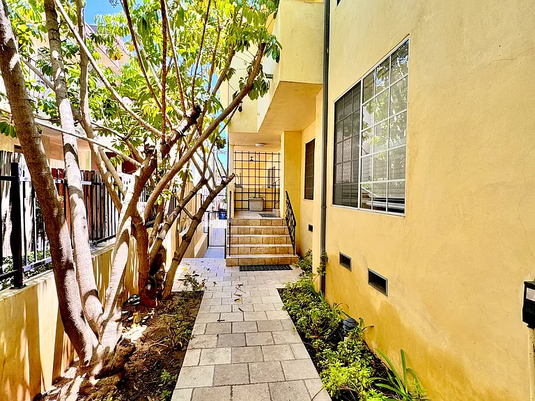 11730 Mayfield Ave #202B — Photo 3