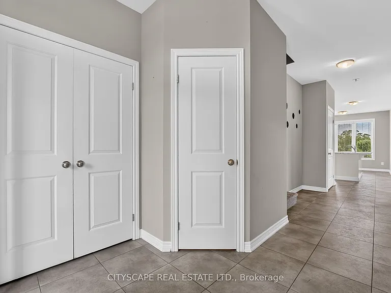 27 Lamb Cres — Photo 9
